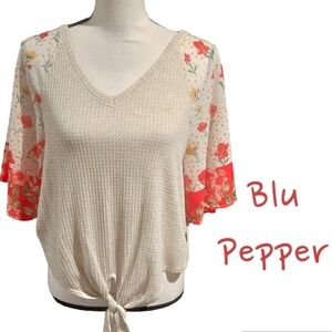 Blu Pepper blouse cream and floral womens size small